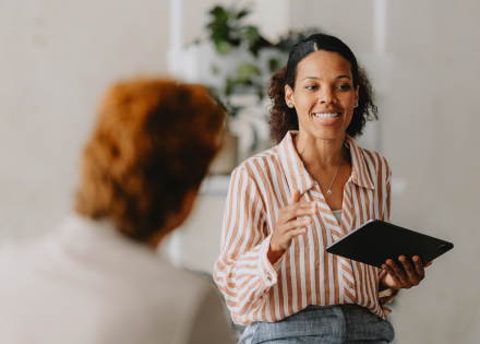 A woman presents on international labor law in global expansion
