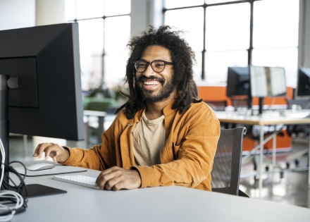 Global HR manager learning about work authorization in Azerbaijan