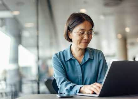  Global HR manager researching how to get work authorization in Samoa
