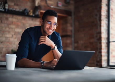  Global HR manager reading about Haiti work visas