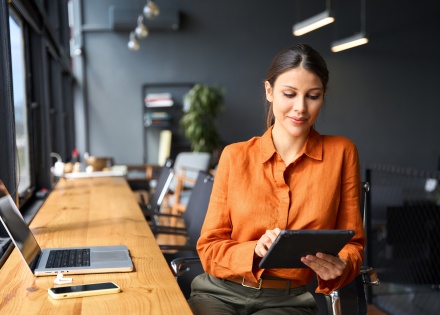 Global hiring manager researching how to hire in Malawi