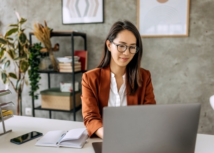 Global hiring manager researching how to hire in Mali