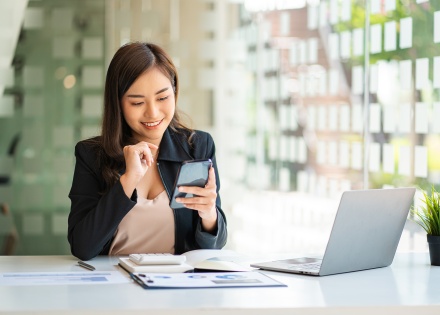 HR manager researching how to hire in Trinidad and Tobago