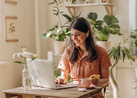 Global HR manager researching how to hire developers in India