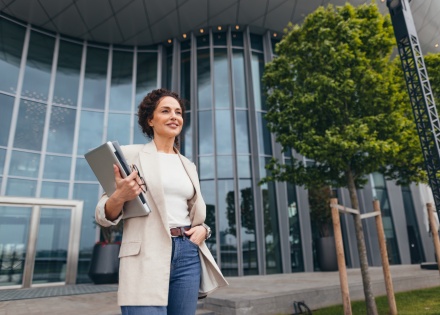 HR manager thinking about the average salary in Uruguay