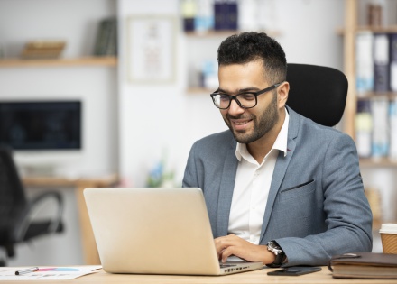 Global HR manager researching the average salary in Ukraine