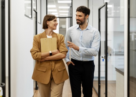 Global HR managers discussing countries with free healthcare