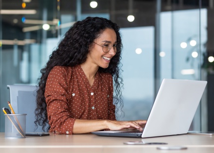 HR manager researching the average salary in Saudi Arabia