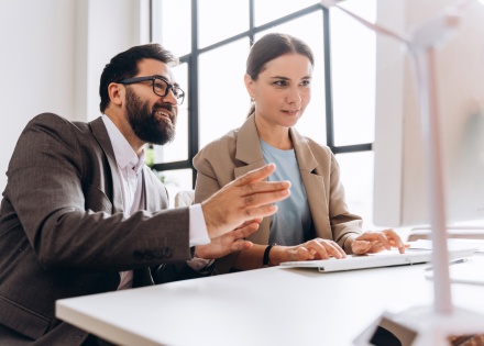 Global HR managers discussing payroll tax in Iraq