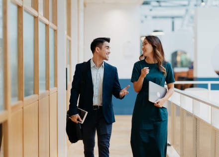 Global HR managers discussing business culutre in Lithuania