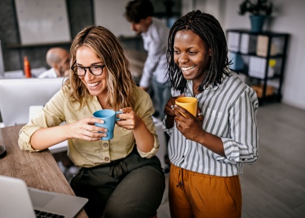 Global HR managers researching business culture in Colombia