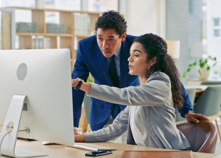 Global HR managers discussing payroll tax in Ukraine