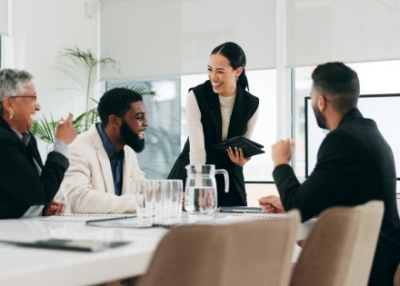 Global HR managers discussing business culture in Saudi Arabia