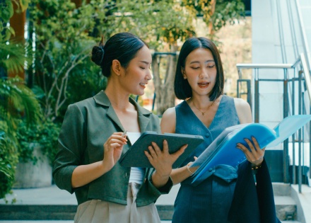 Global HR managers discussing the business culture in Puerto Rico