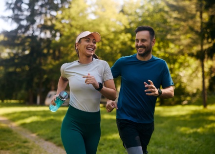 Couple running in a park during Sweden’s public holidays