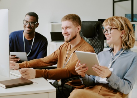 Global HR team researching how to outsource business intelligence analysts