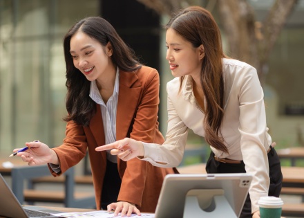 Global HR team discussing how to outsource frontend developers