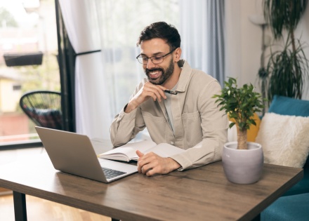 Global HR manager researching how to outsource and hire SREs