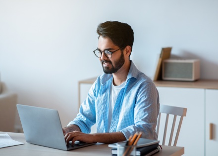 Global HR manager researching how to outsource full-stack engineers