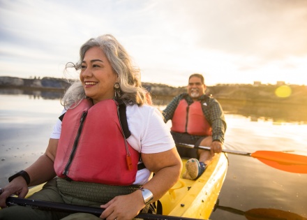 Couple kayaking on a lake together during Aruba’s public holidays