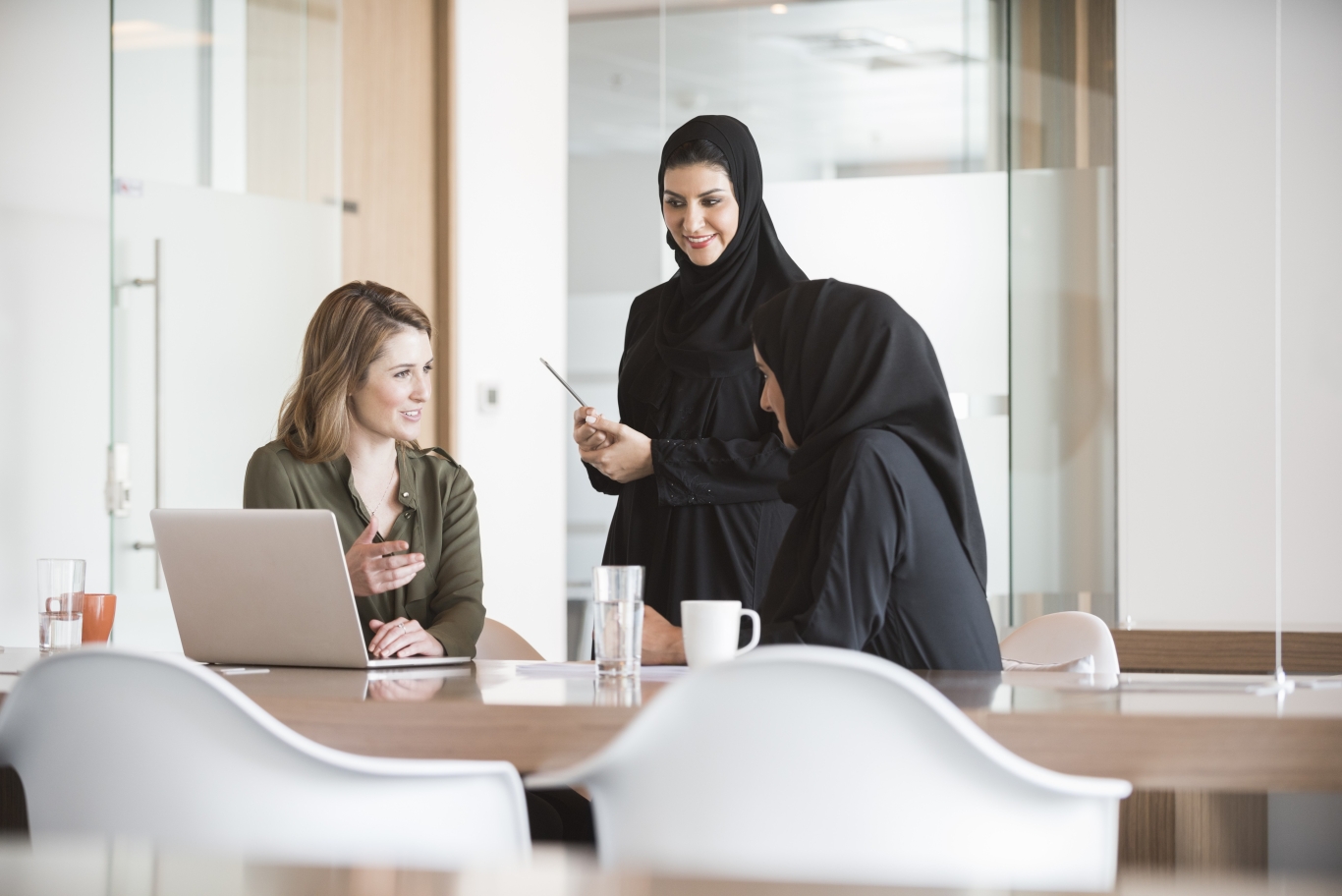 Colleagues discuss global trends in human resource management