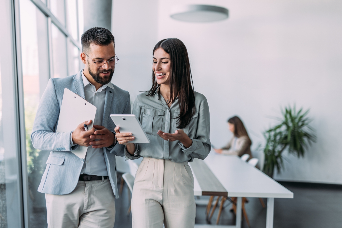 HR professionals discussing HR best practices in tech