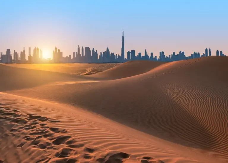 how-to-get-a-uae-work-permit _ header _ 2940x2100.jpg