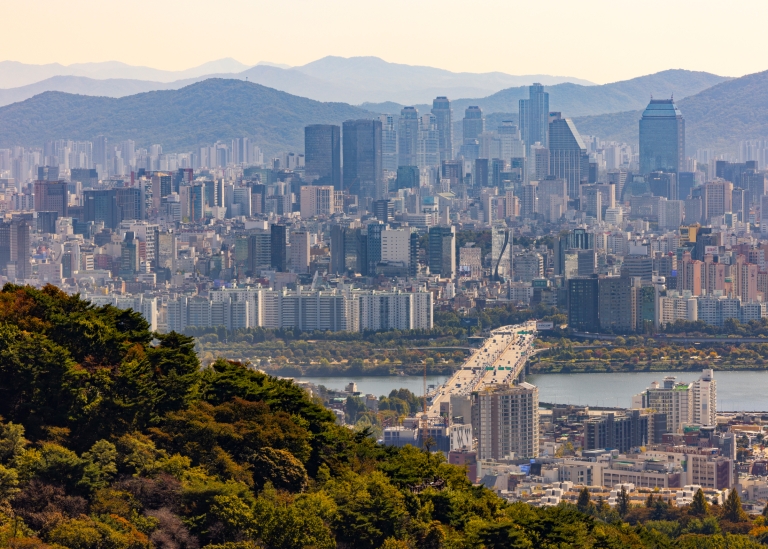 THE ULTIMATE GUIDE TO GLOBAL EXPANSION_ 5 BENEFITS OF GLOBAL EXPANSION _ header image _ 2940x2100.jpg