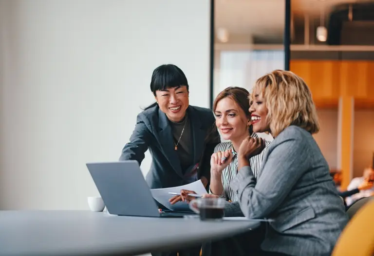 Businesswomen-Working-On-A-Computer-In-The-Office.jpg