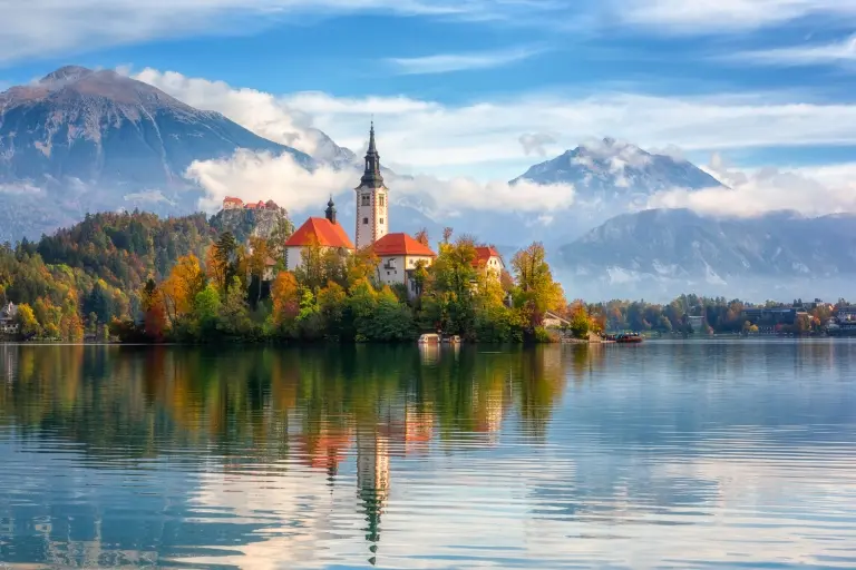 alpine-lake-in-Blejsko-jezero-Slovenia.jpg