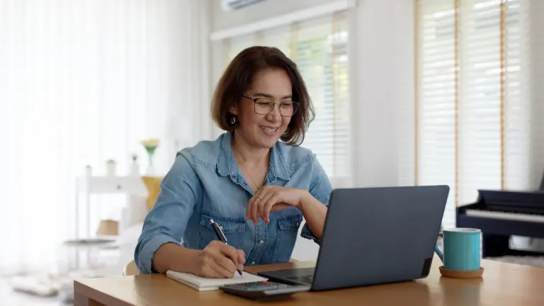woman-at-desk-working-remoting-in-Ukraine.jpg