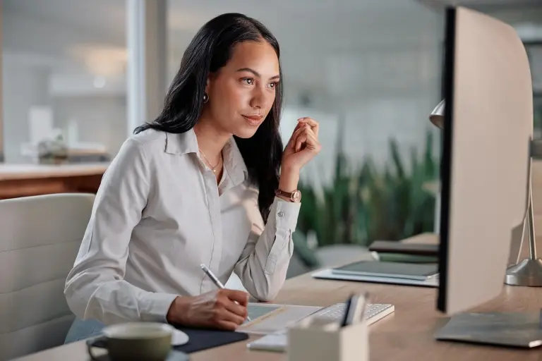 _woman-looking-at-computer.jpg