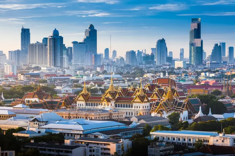 Sunrise-with-Grand-Palace-of-Bangkok-Thailand.jpg