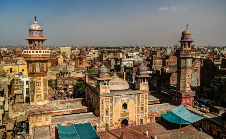 Wazir-Khan-Mosque-in-Pakistan.jpg