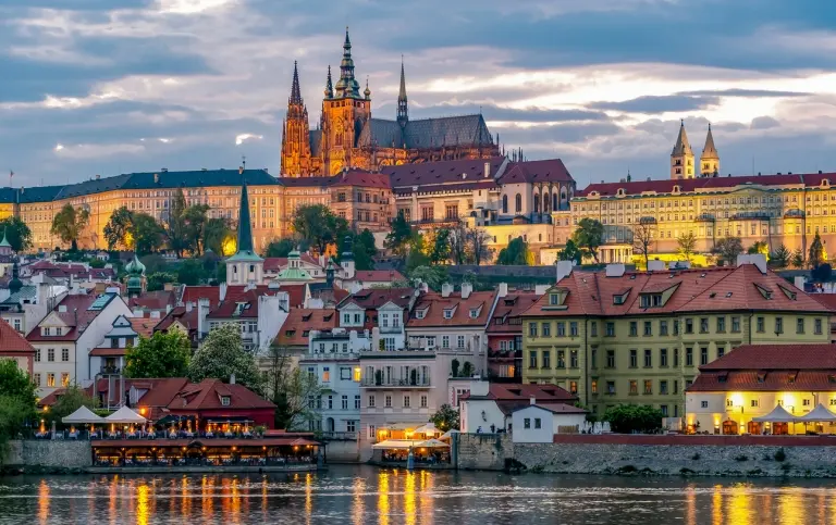 _St-Vitus-Cathedral-at-sunset-Czech-Republic.jpg