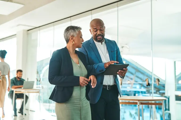 Business-people-talking-with-tablet.jpg
