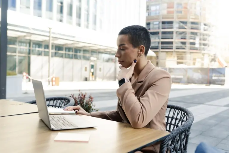 Businesswoman-works-outdoors.jpg