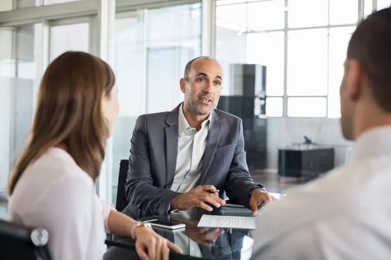 Human-resources-manager-speaking-with-employees.jpg