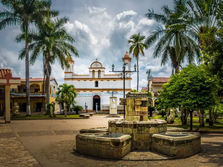 Main-square-of-Copan-Ruinas-City-Honduras.jpg