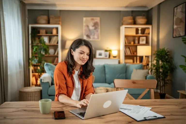 woman-sitting-at-the-dining-room-table-and-working-on-laptop (1).jpg