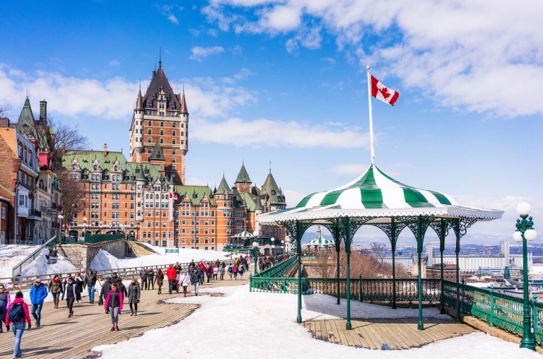 How to Pay a Contractor in Canada Hero