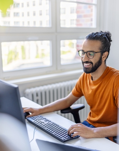 Global HR manager using Pebl’s contractor management platform