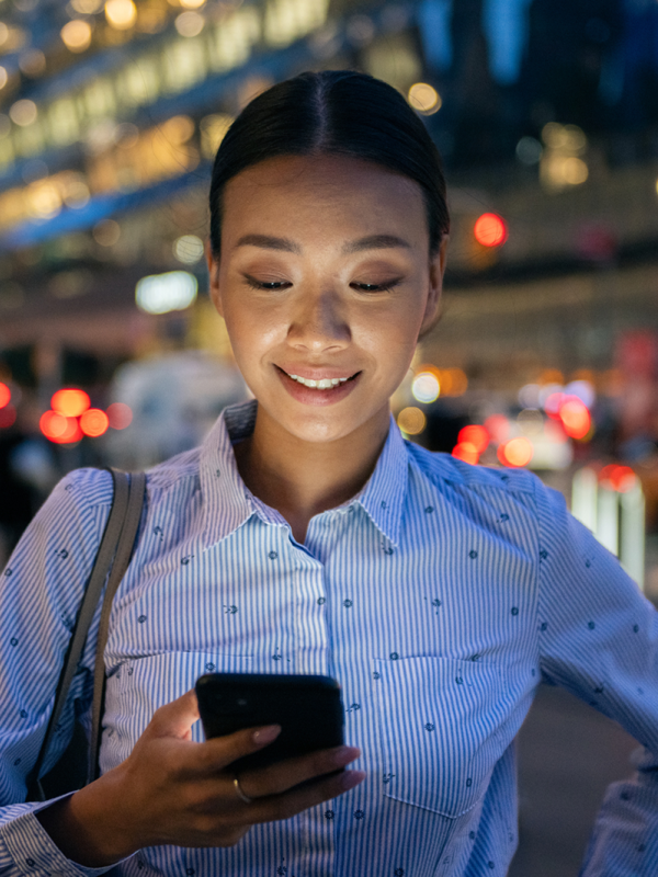 Woman reading country hiring advice via Pebl's blog on phone.