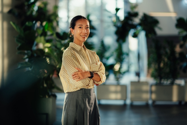 Woman in the finance industry confident after working with Pebl EOR.