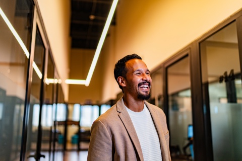 HR professional talking about the average salary in Dubai & the UAE