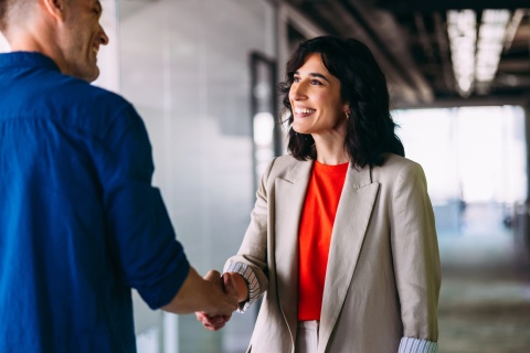 HR managers meeting to discuss the average salary in Somalia