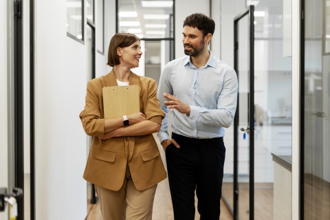 Global HR managers discussing countries with free healthcare