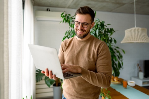 HR manager researching the average salary in South America