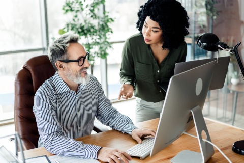 Global HR managers discussing payroll tax in Ecuador