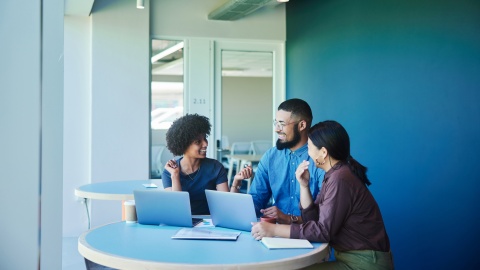 Global HR managers discussing business culture in Ukraine